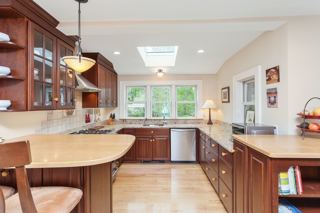 1050 Brook Road Milton, MA 02186 - Photo 5 of 30