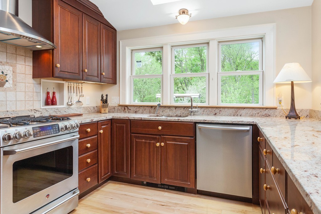 1050 Brook Road Milton, MA 02186 - Photo 6 of 30