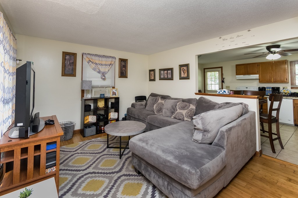 129-131 Darling Street Springfield, MA 01151 - Photo 13 of 25