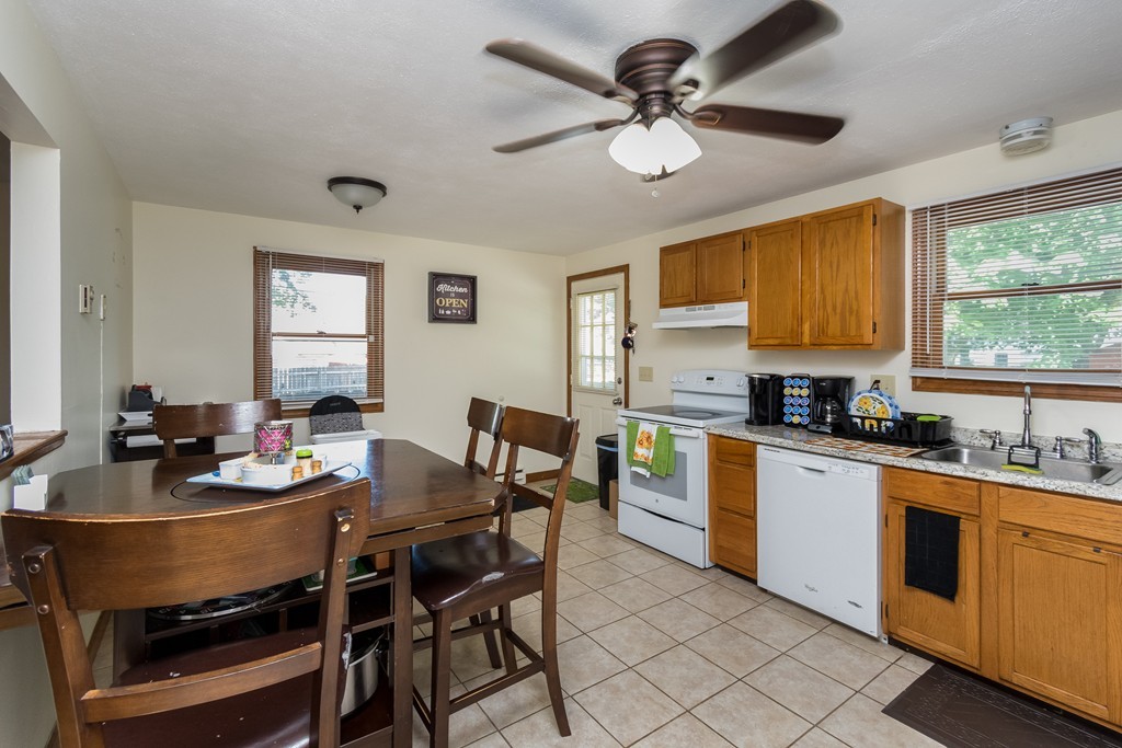 129-131 Darling Street Springfield, MA 01151 - Photo 15 of 25