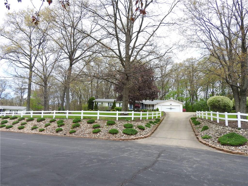 650 ft of easy maintenance picket fencing on this property