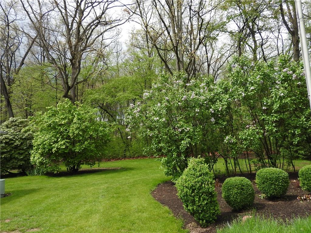 Well manicured landscaping on this home.