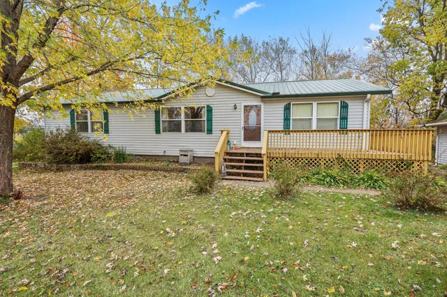 $359,900 | 1727 North Lake Drive West, Braham, MN 55006