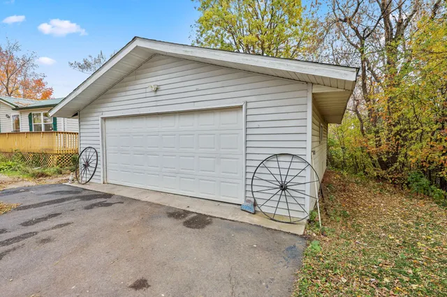 $359,900 | 1727 North Lake Drive West, Braham, MN 55006