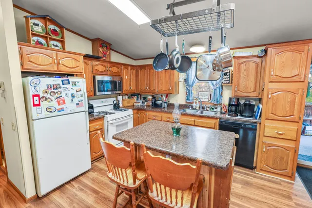 $359,900 | 1727 North Lake Drive West, Braham, MN 55006