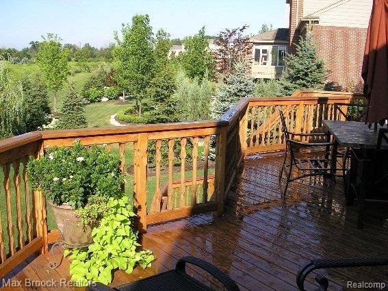 5660 Stonehaven Boulevard Rochester, MI 48306 - Photo 4 of 25 Dunbar rear_deck_1