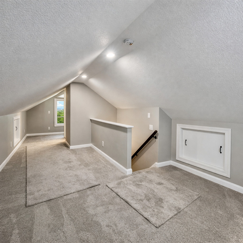 314 West 12th Street Metropolis, IL 62960 - Photo 20 of 29 a view of a big room with closet and windows