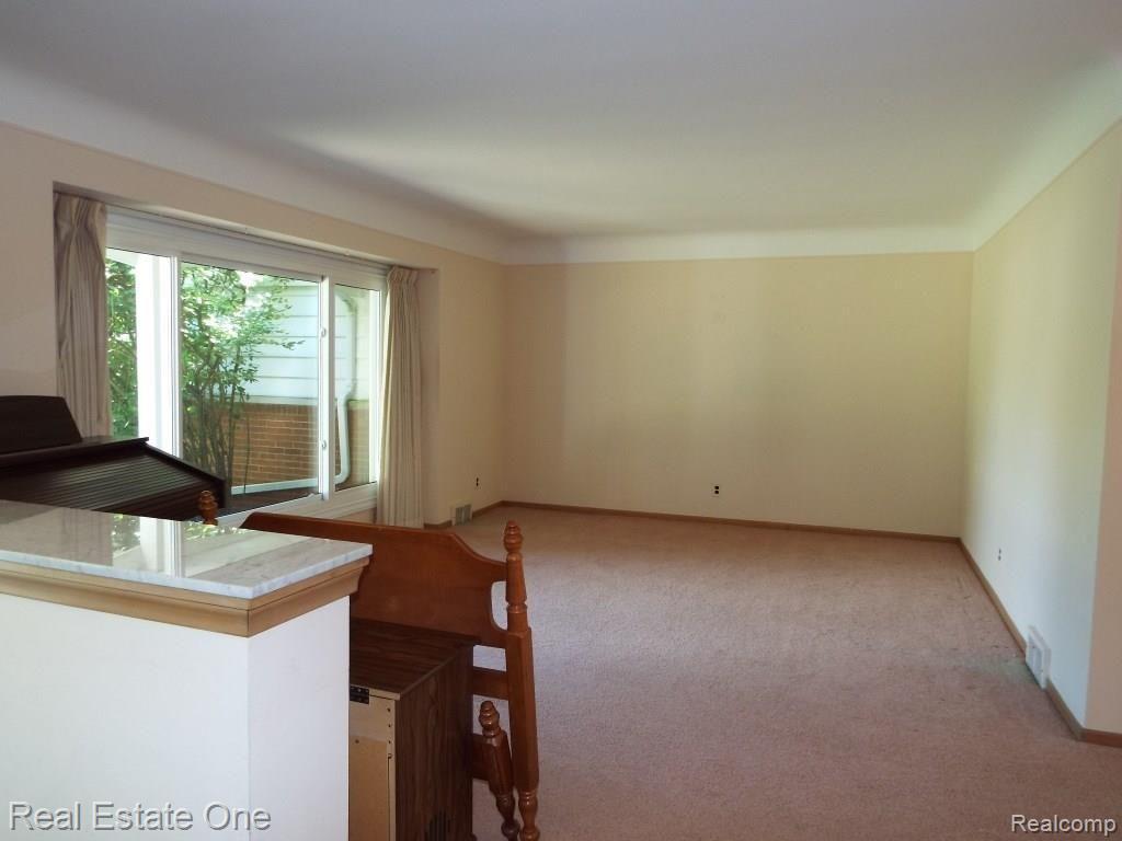 28211 Westerleigh Road Farmington Hills, MI 48334 - Photo 10 of 48