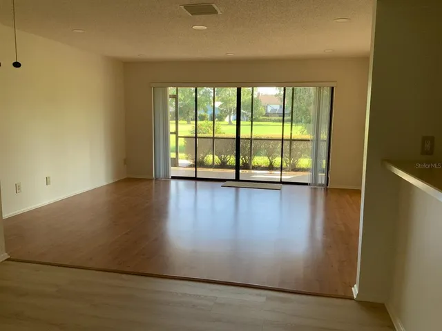 $2,400 | 150 Dale Place, Oldsmar, FL 34677