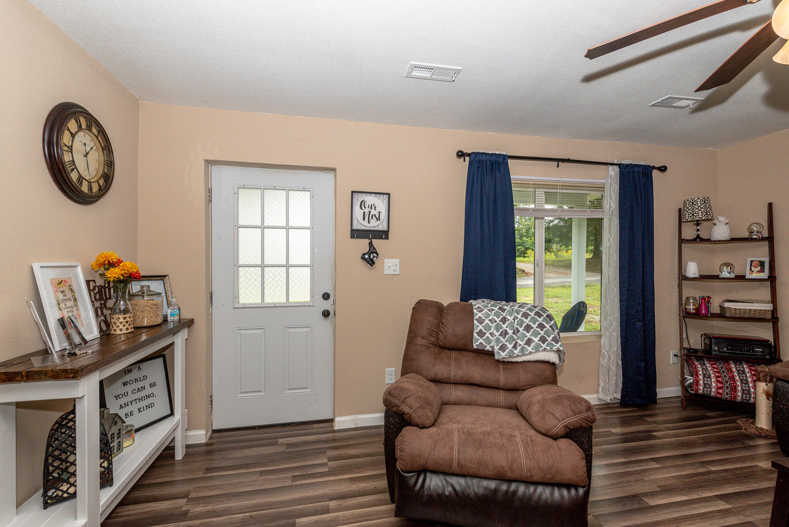 502 Ridge Road Maryville, TN 37803 - Photo 7 of 17 Living Room