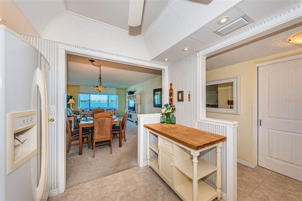4750 Cove Circle, Unit 303 St. Petersburg, FL 33708 - Photo 11 of 64