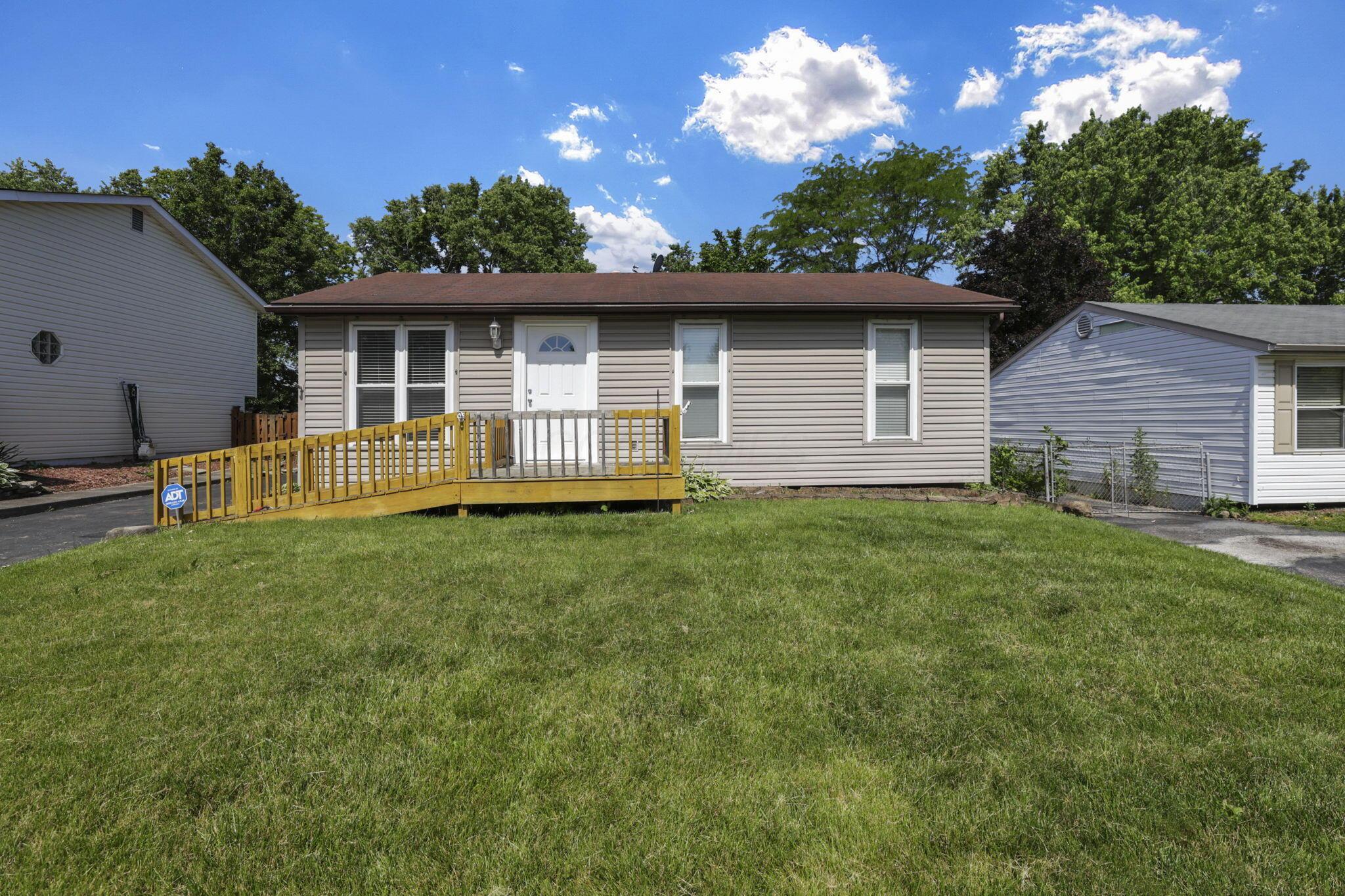 1745 Rivermont Road Columbus, OH 43223 - Photo 2 of 47