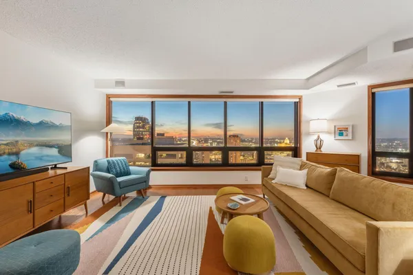 $325,000 | 168 6th Street East, Unit 3606, St. Paul, MN 55101