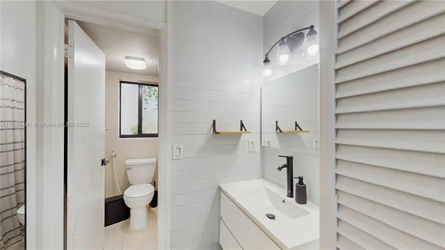 a view of entryway and workspace