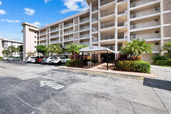 $1,800 | 2851 South Palm Aire Drive, Unit 107, Pompano Beach, FL 33069