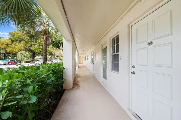 $1,800 | 2851 South Palm Aire Drive, Unit 107, Pompano Beach, FL 33069