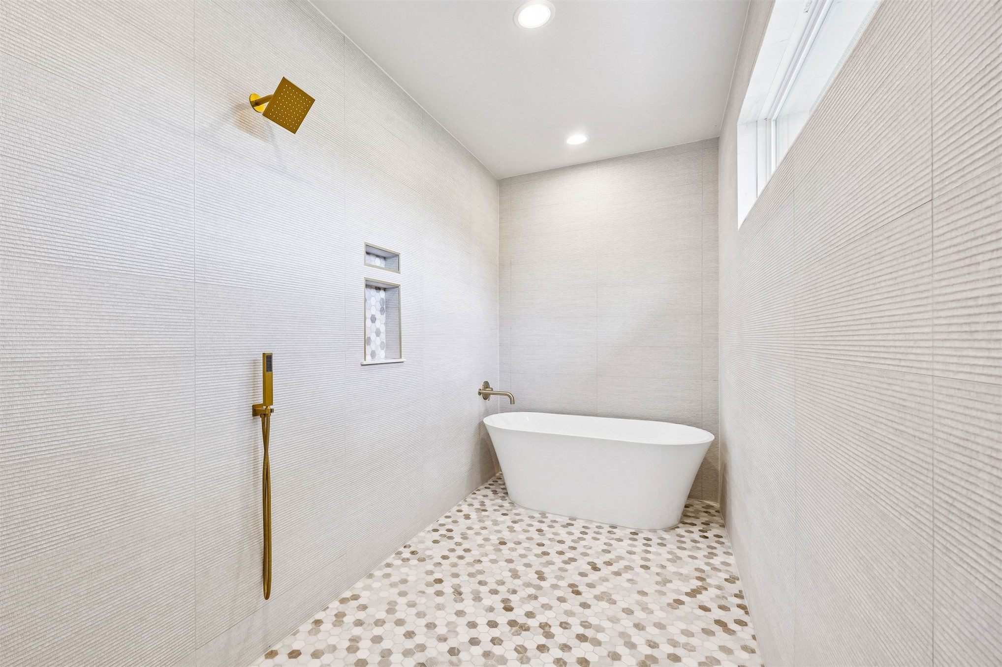 424 South 3rd Street Fernandina Beach, FL 32034 - Photo 22 of 38 a bathroom with a toilet