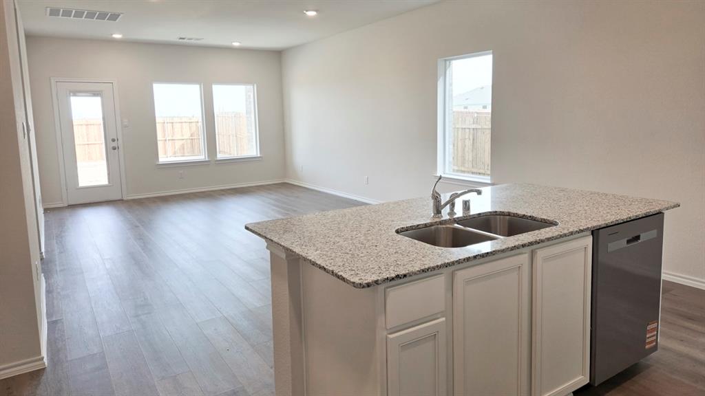 920 Jefferson Way Sherman, TX 75090 - Photo 15 of 21 a kitchen with sink and mirror