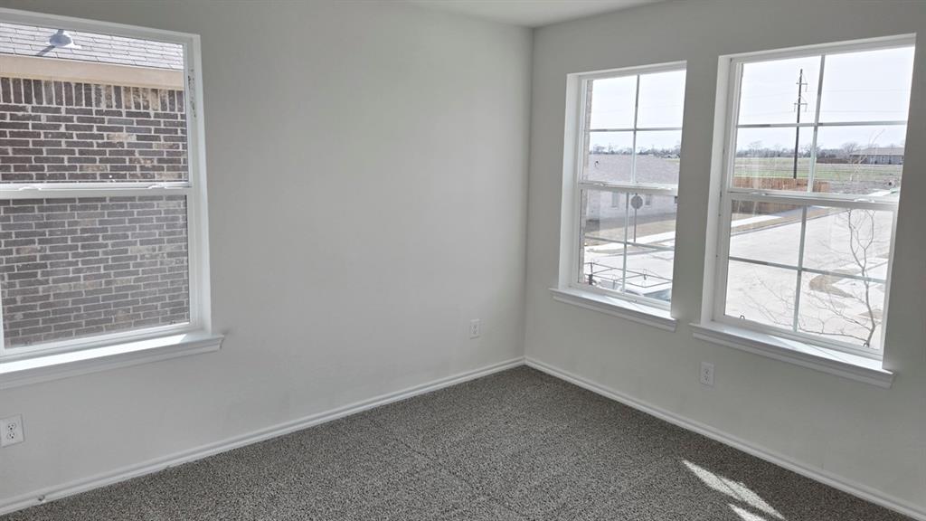 920 Jefferson Way Sherman, TX 75090 - Photo 8 of 21 an empty room with a window