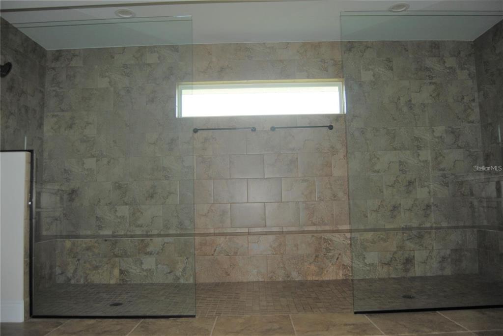 1167 Southeast 63rd Ct Road Ocala, FL 34472 - Photo 13 of 37 a bathroom with a window