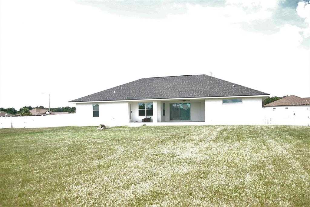 1167 Southeast 63rd Ct Road Ocala, FL 34472 - Photo 27 of 37 a house that has garden in front of it