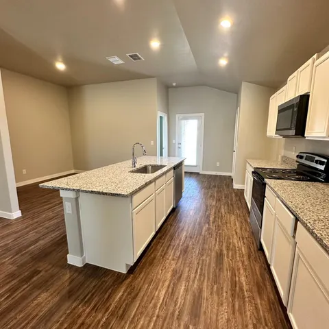 $1,700 | 2059 Kenwood Avenue, Lubbock, TX 79407