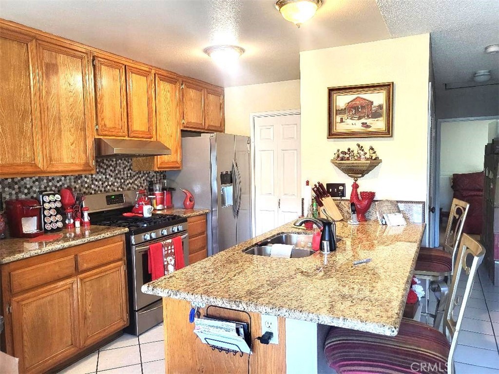 4543 Bodega Court Montclair, CA 91763 - Photo 3 of 11 Kichen w granite counter Stainless appliances