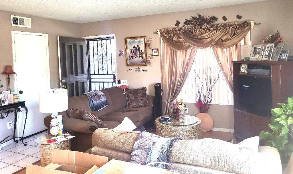 4543 Bodega Court Montclair, CA 91763 - Photo 4 of 11 Open living area