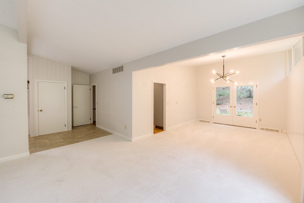 15 Meadowbrook Road Worcester, MA 01609 - Photo 14 of 42 Gallery Image 14