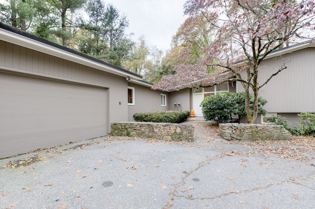 15 Meadowbrook Road Worcester, MA 01609 - Photo 2 of 42 Gallery Image 2