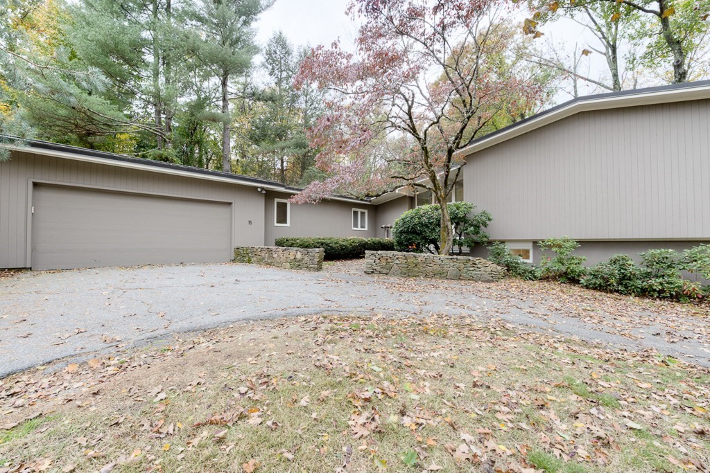 15 Meadowbrook Road Worcester, MA 01609 - Photo 3 of 42 Gallery Image 3