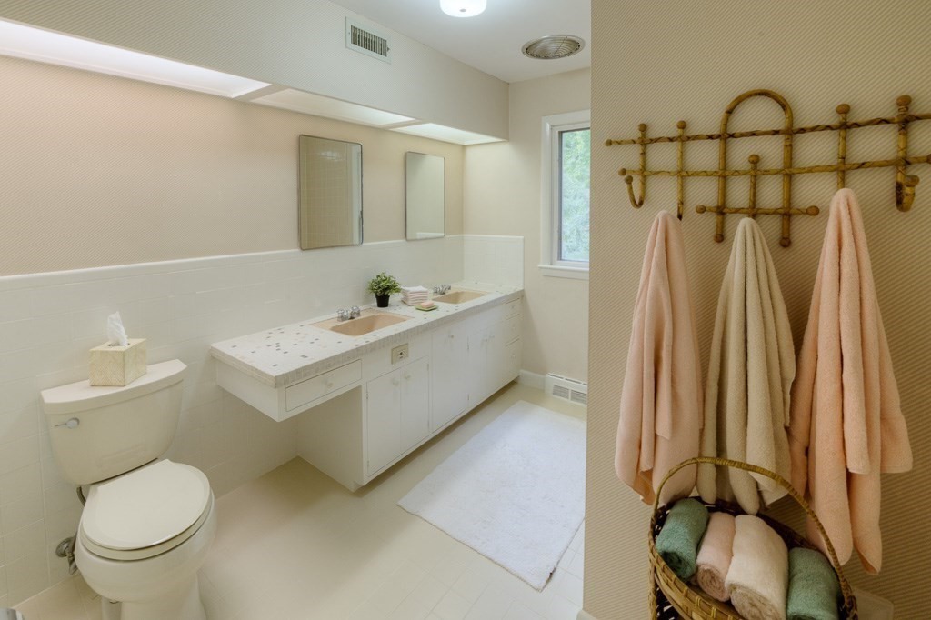15 Meadowbrook Road Worcester, MA 01609 - Photo 35 of 42 Gallery Image 35