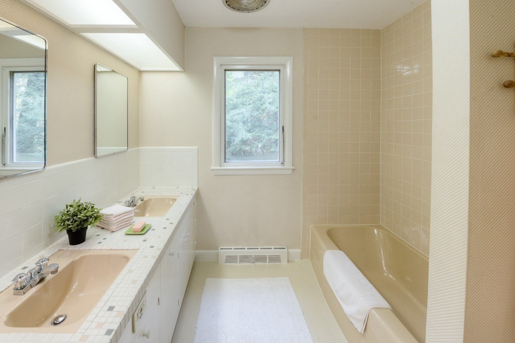15 Meadowbrook Road Worcester, MA 01609 - Photo 36 of 42 Gallery Image 36