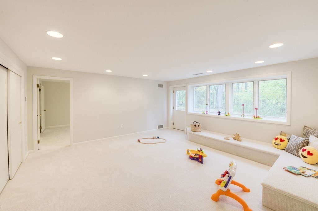 15 Meadowbrook Road Worcester, MA 01609 - Photo 37 of 42 Gallery Image 37