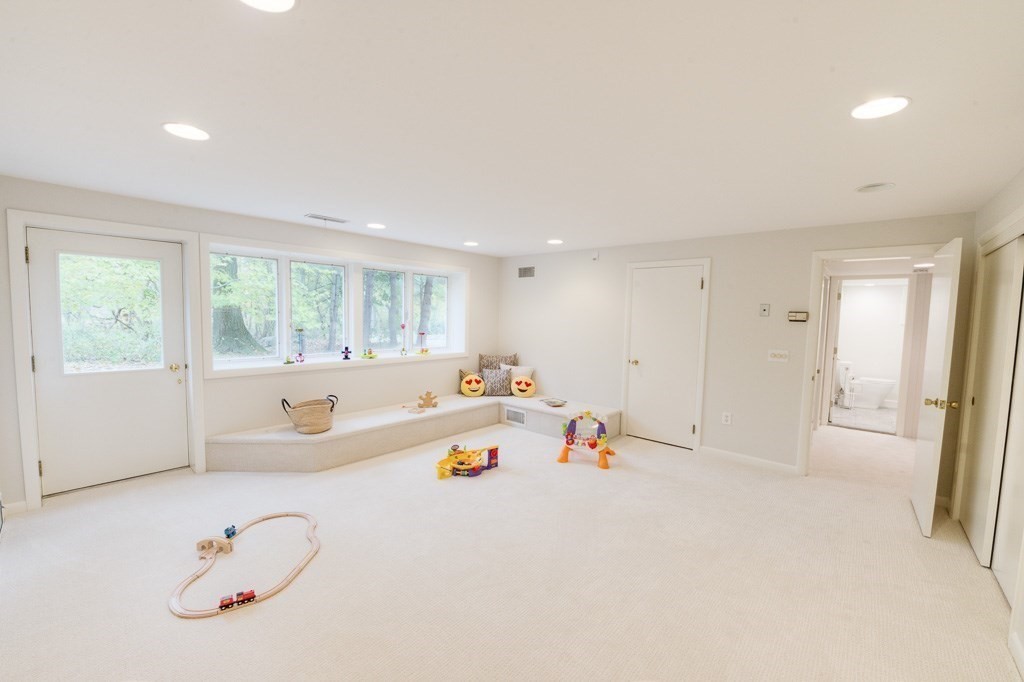 15 Meadowbrook Road Worcester, MA 01609 - Photo 38 of 42 Gallery Image 38