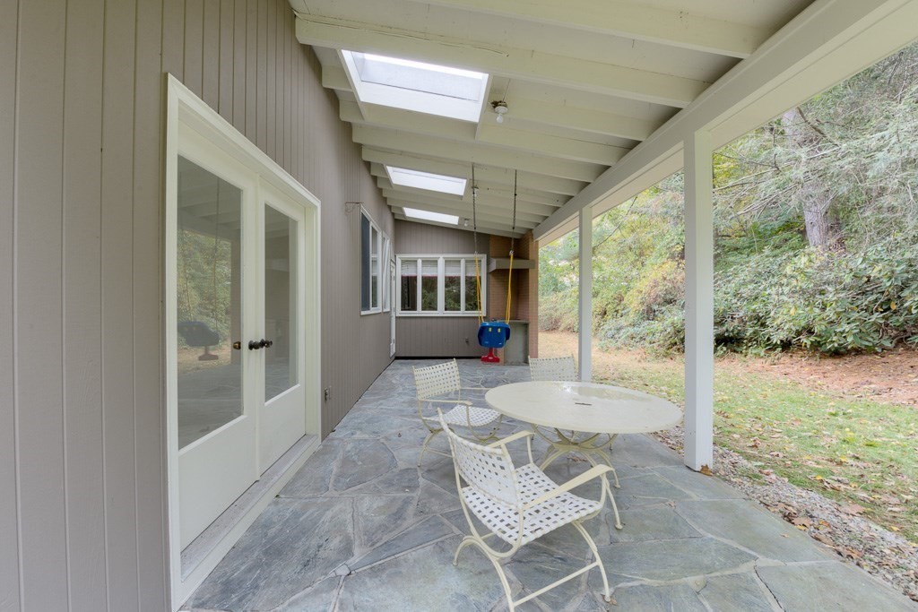 15 Meadowbrook Road Worcester, MA 01609 - Photo 5 of 42 Gallery Image 5