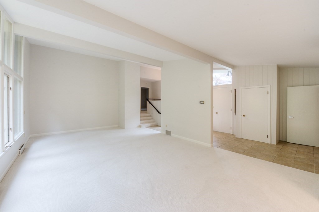 15 Meadowbrook Road Worcester, MA 01609 - Photo 8 of 42 Gallery Image 8