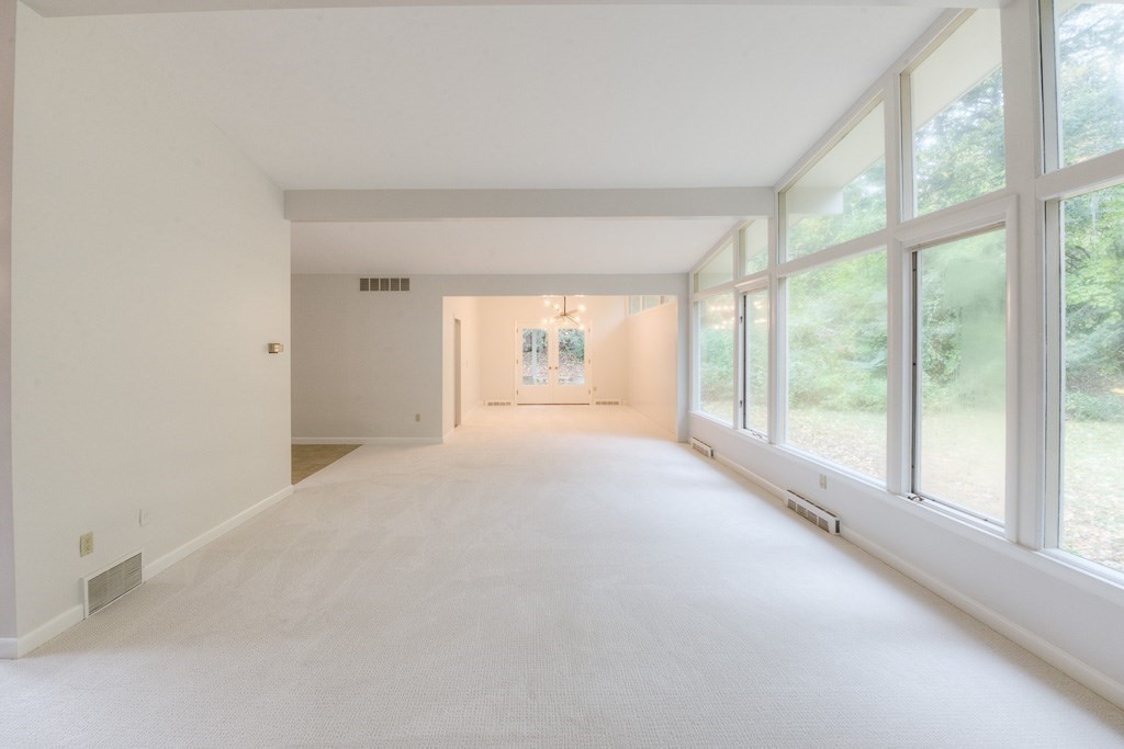 15 Meadowbrook Road Worcester, MA 01609 - Photo 9 of 42 Gallery Image 9