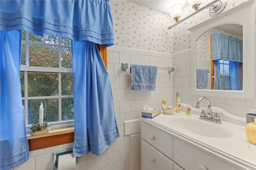 36 Dean Street Pawtucket, RI 02861 - Photo 22 of 34