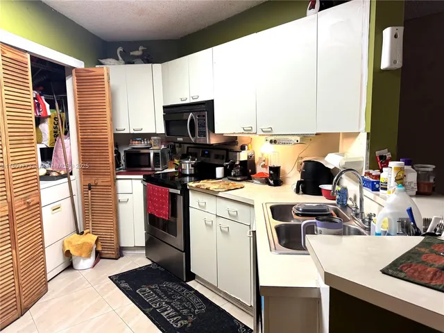 $280,000 | 6276 Northwest 186th Street, Unit 305, Hialeah, FL 33015