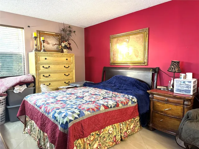 $280,000 | 6276 Northwest 186th Street, Unit 305, Hialeah, FL 33015