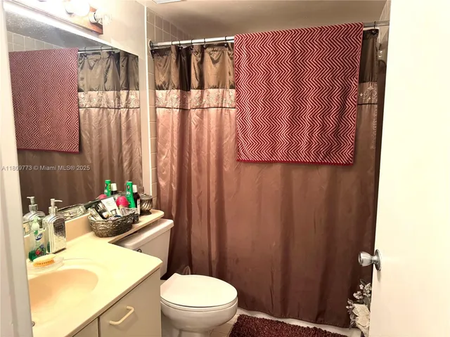 $280,000 | 6276 Northwest 186th Street, Unit 305, Hialeah, FL 33015