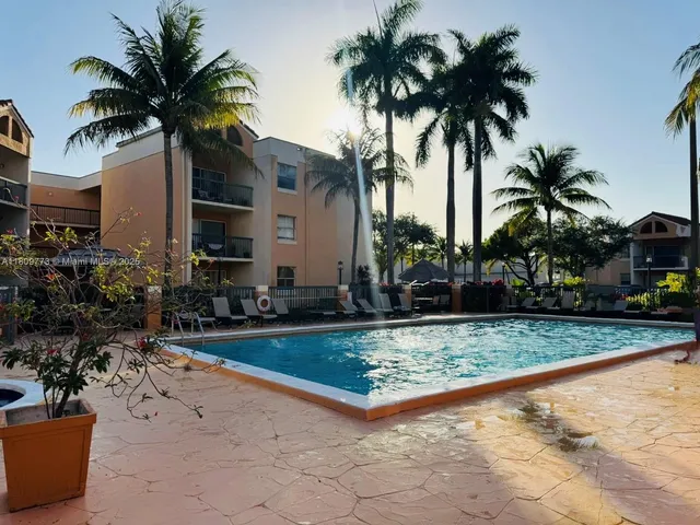 $280,000 | 6276 Northwest 186th Street, Unit 305, Hialeah, FL 33015