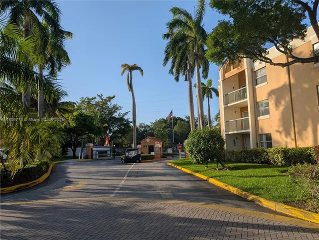 $280,000 | 6276 Northwest 186th Street, Unit 305, Hialeah, FL 33015