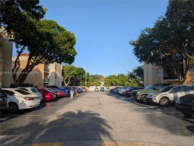 $280,000 | 6276 Northwest 186th Street, Unit 305, Hialeah, FL 33015