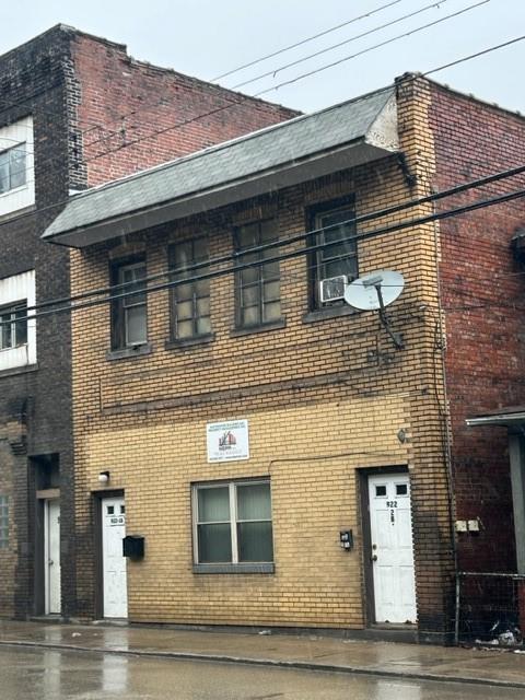 922 Island Avenue McKees Rocks, PA 15136 - Photo 1 of 17 Gallery Image 1