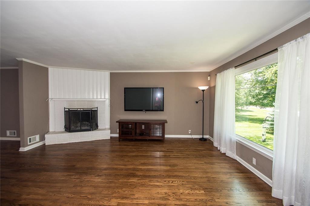 9091 Coventry Road Indianapolis, IN 46260 - Photo 4 of 33 Gallery Image 4
