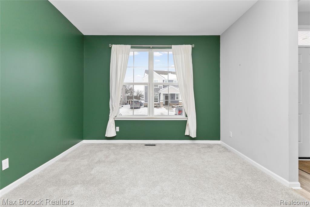 4211 Kent Road Royal Oak, MI 48073 - Photo 13 of 54