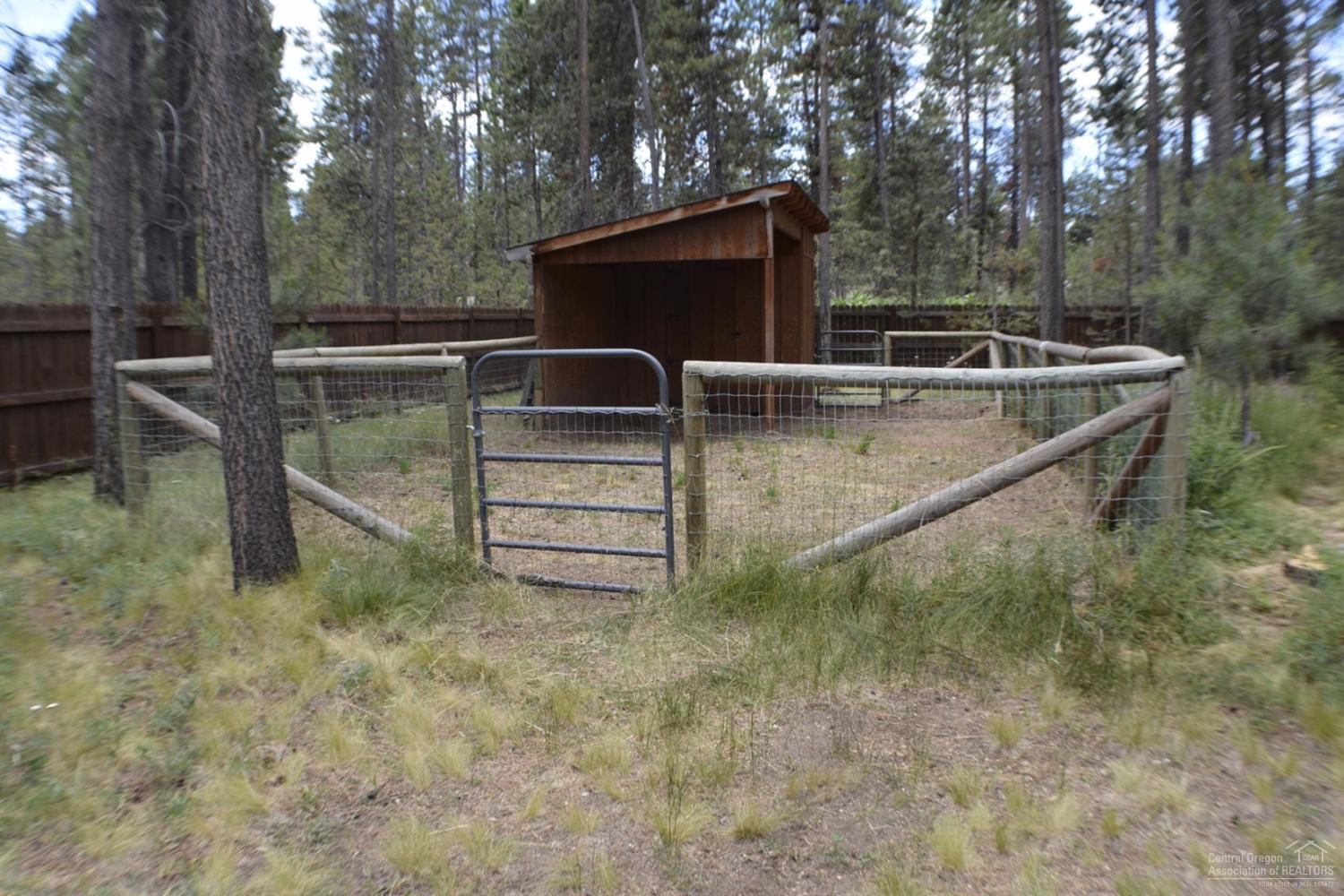 16933 Rosemead Road Bend, OR 97707 - Photo 21 of 23