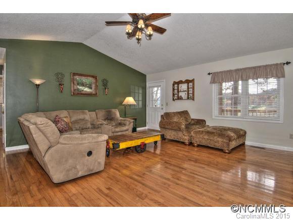78 Glory Road Clyde, NC 28721 - Photo 6 of 23